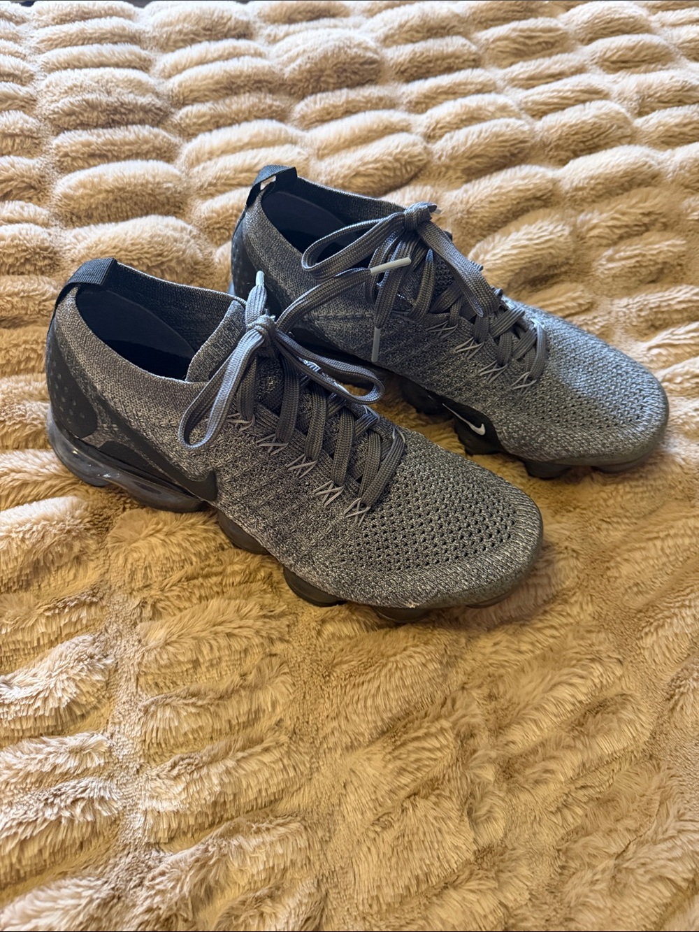 VGUC Nike Vapormax Women’s Flyknit Running Shoes - Gray